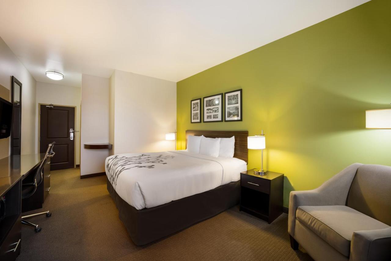 Sleep Inn & Suites Colby Bagian luar foto