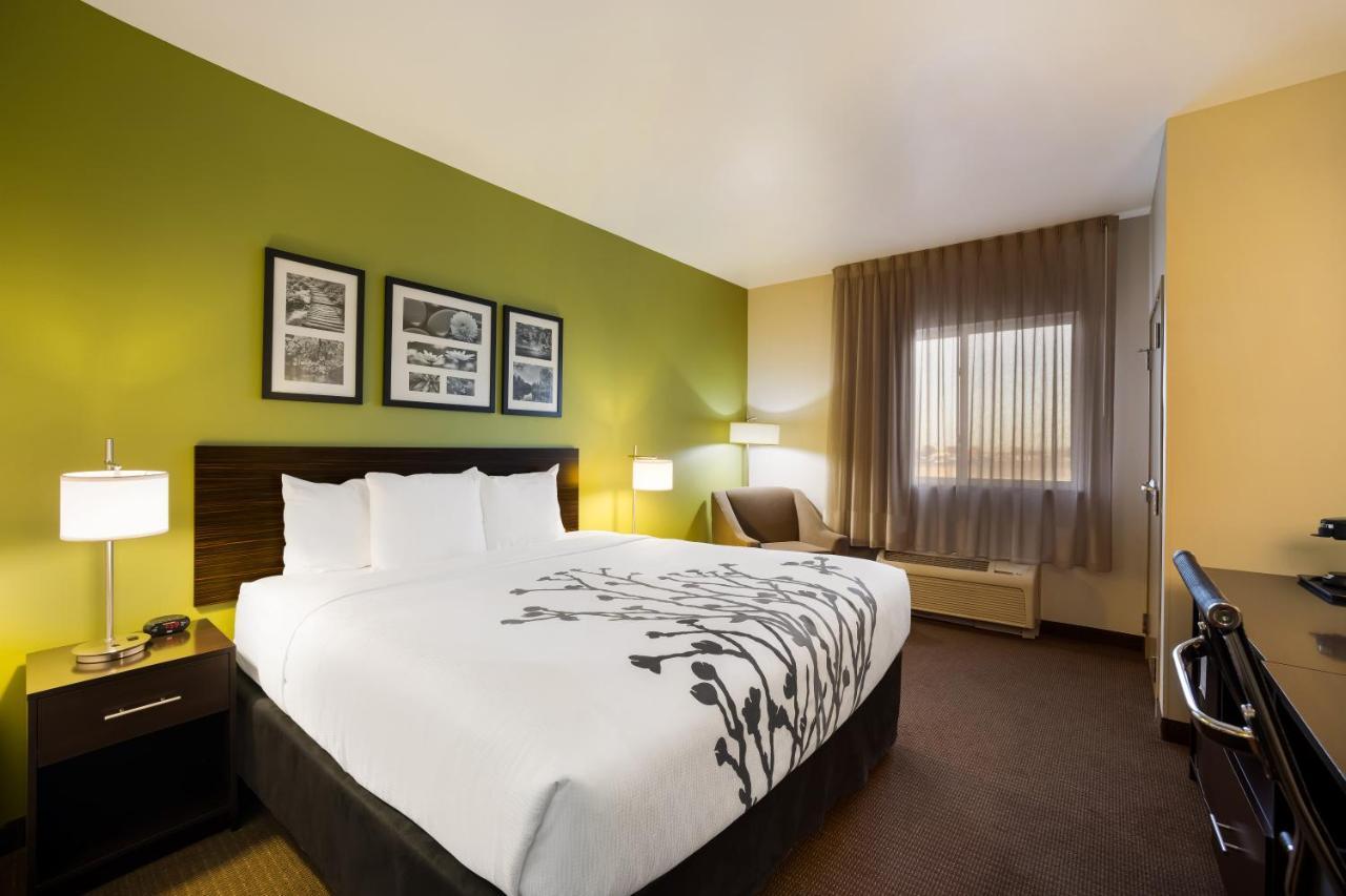 Sleep Inn & Suites Colby Bagian luar foto