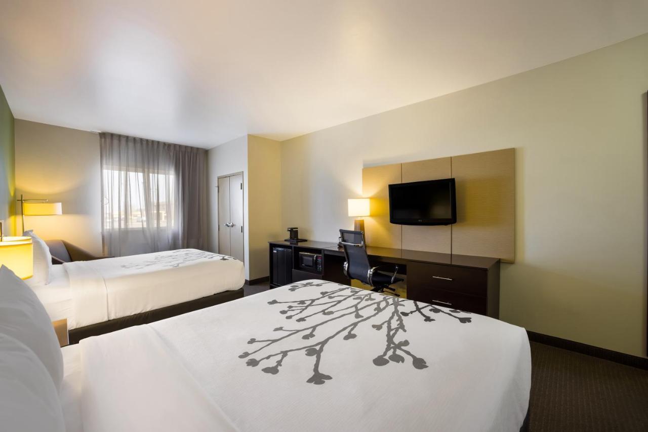 Sleep Inn & Suites Colby Bagian luar foto