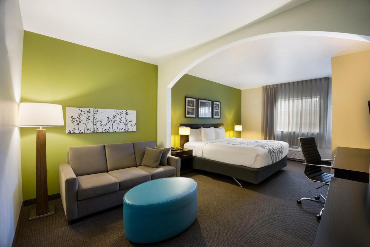 Sleep Inn & Suites Colby Bagian luar foto