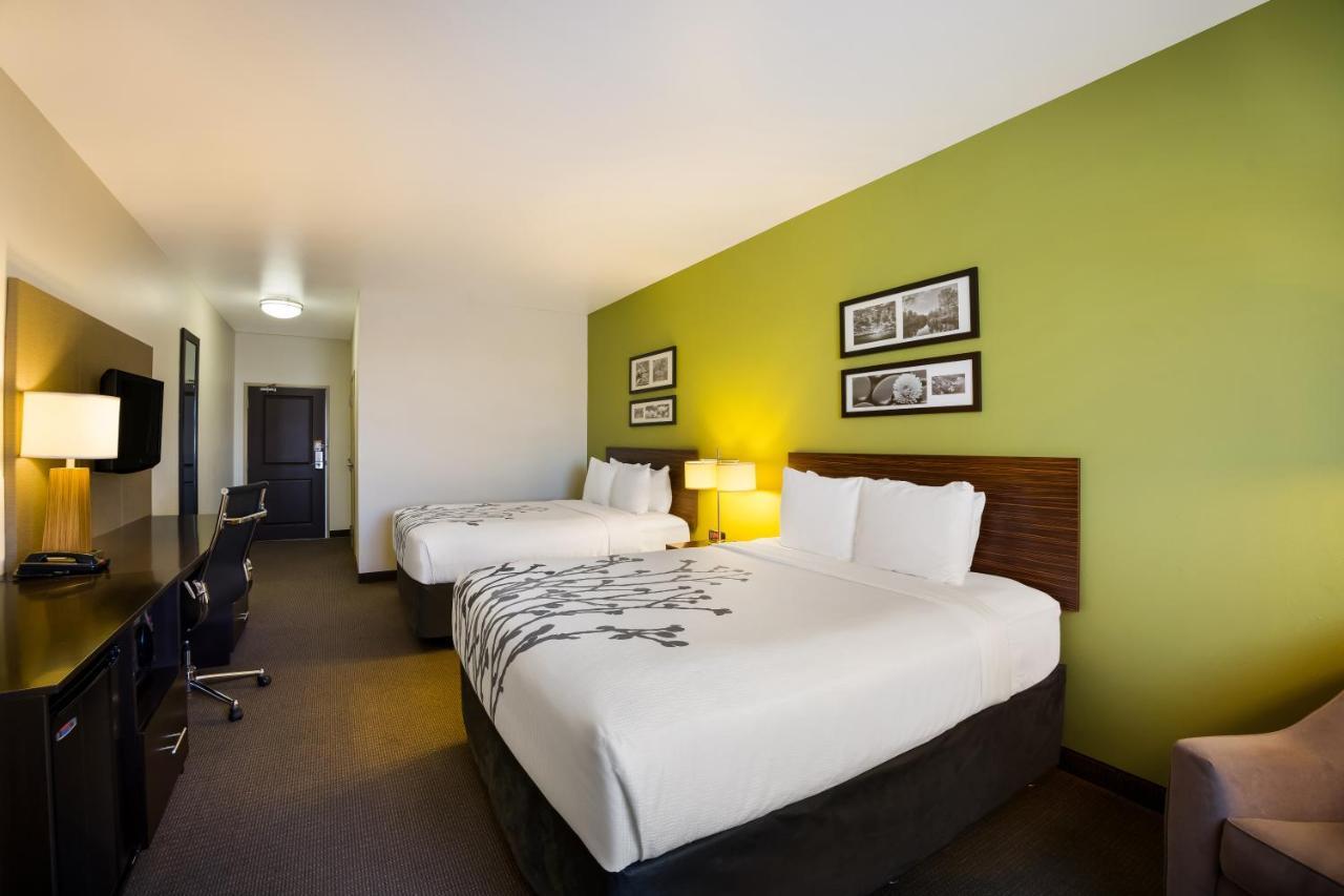 Sleep Inn & Suites Colby Bagian luar foto