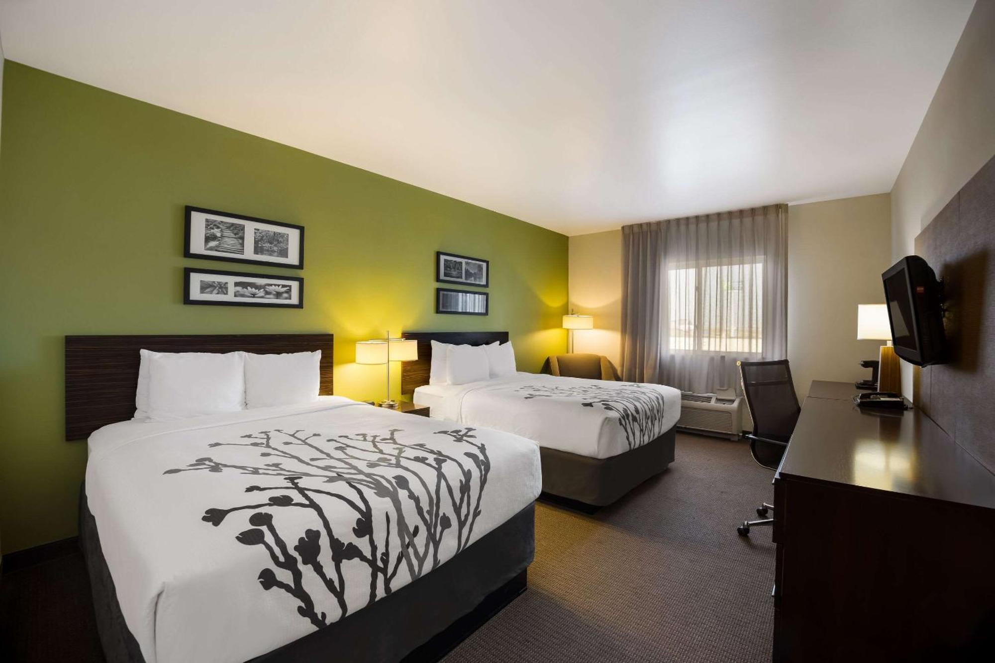 Sleep Inn & Suites Colby Bagian luar foto