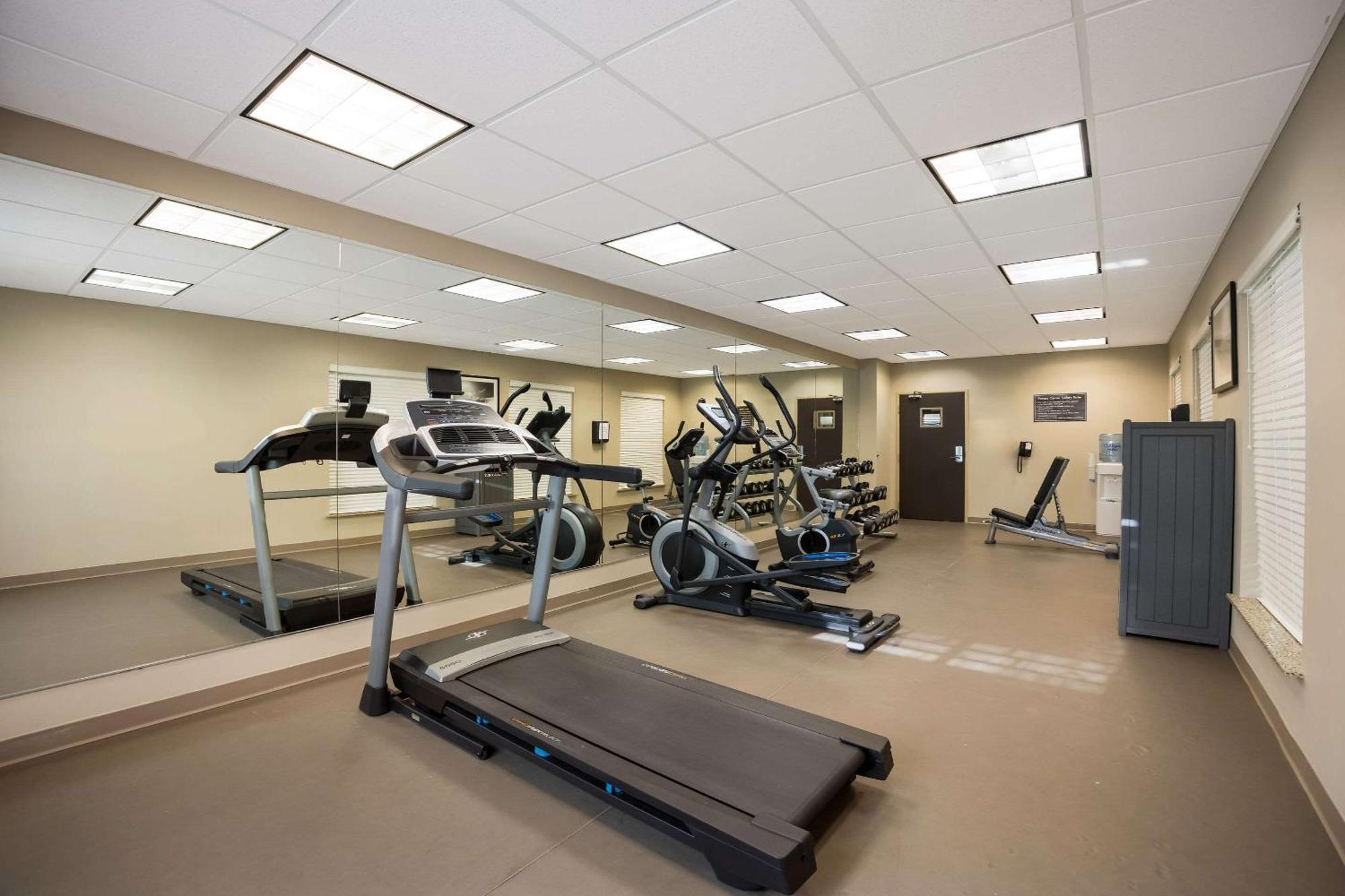 Sleep Inn & Suites Colby Bagian luar foto