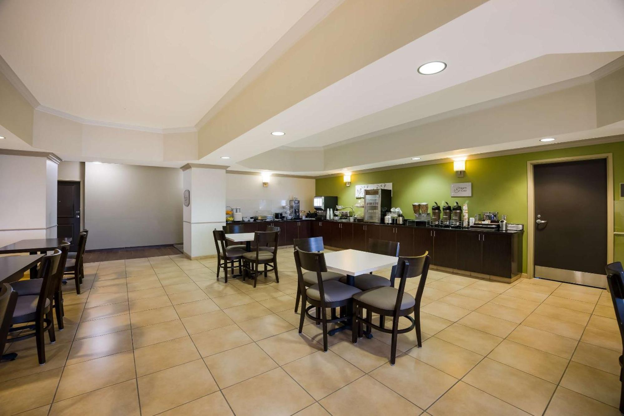 Sleep Inn & Suites Colby Bagian luar foto