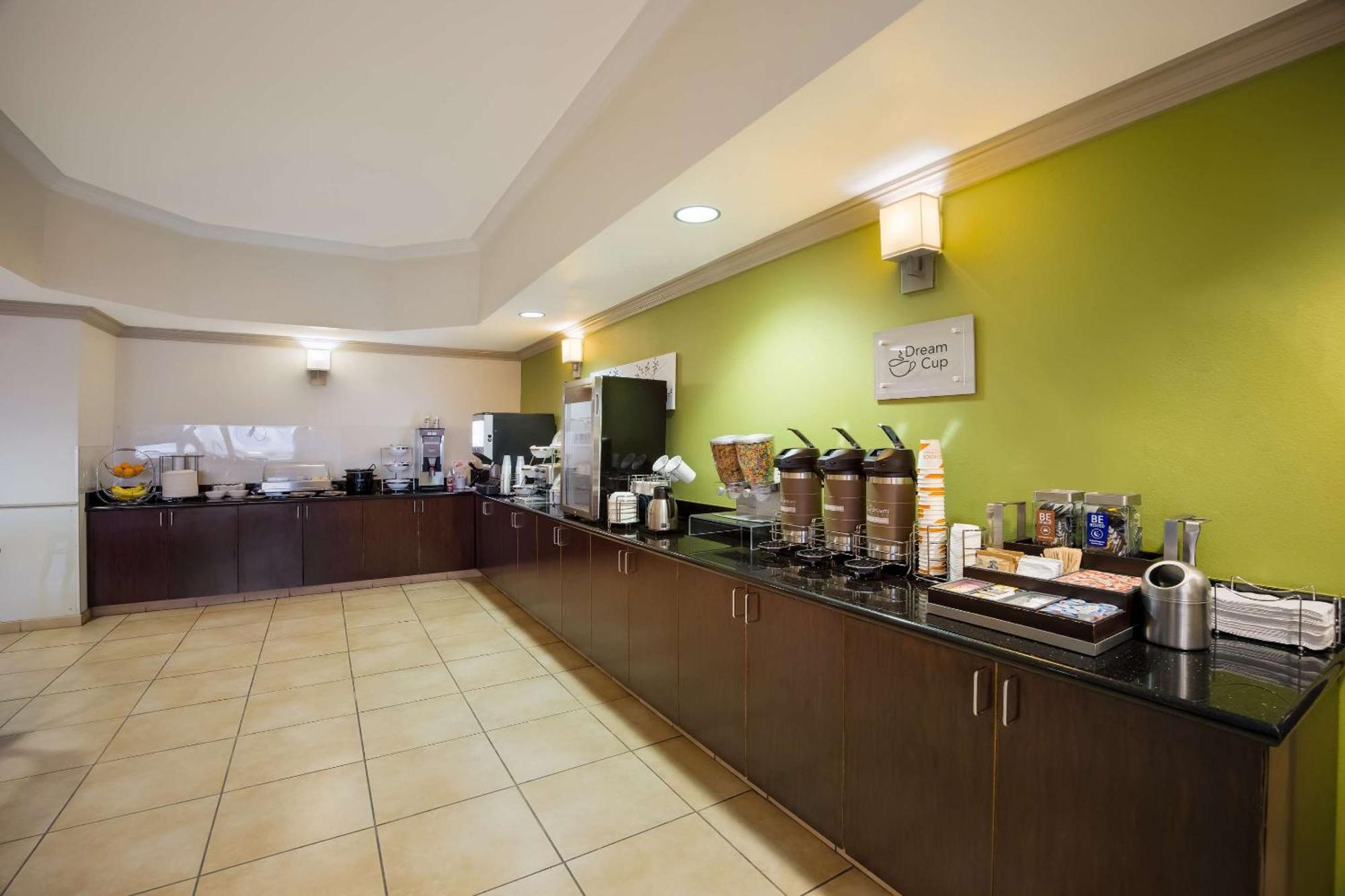 Sleep Inn & Suites Colby Bagian luar foto