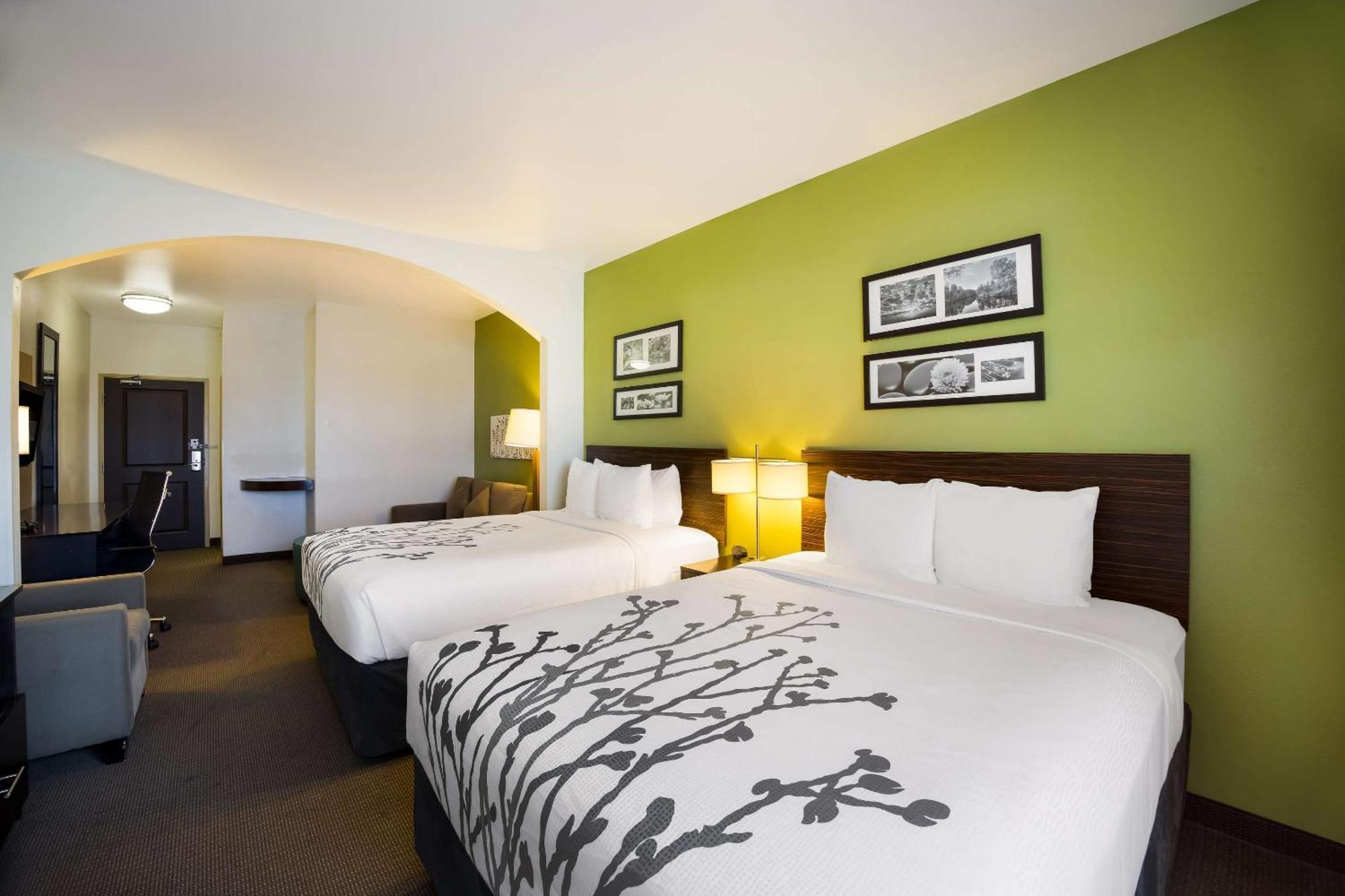 Sleep Inn & Suites Colby Bagian luar foto