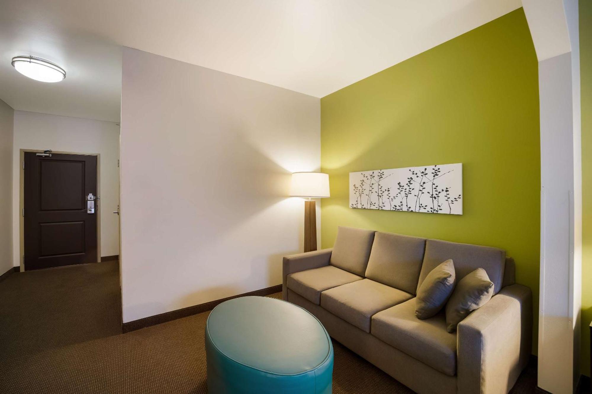 Sleep Inn & Suites Colby Bagian luar foto