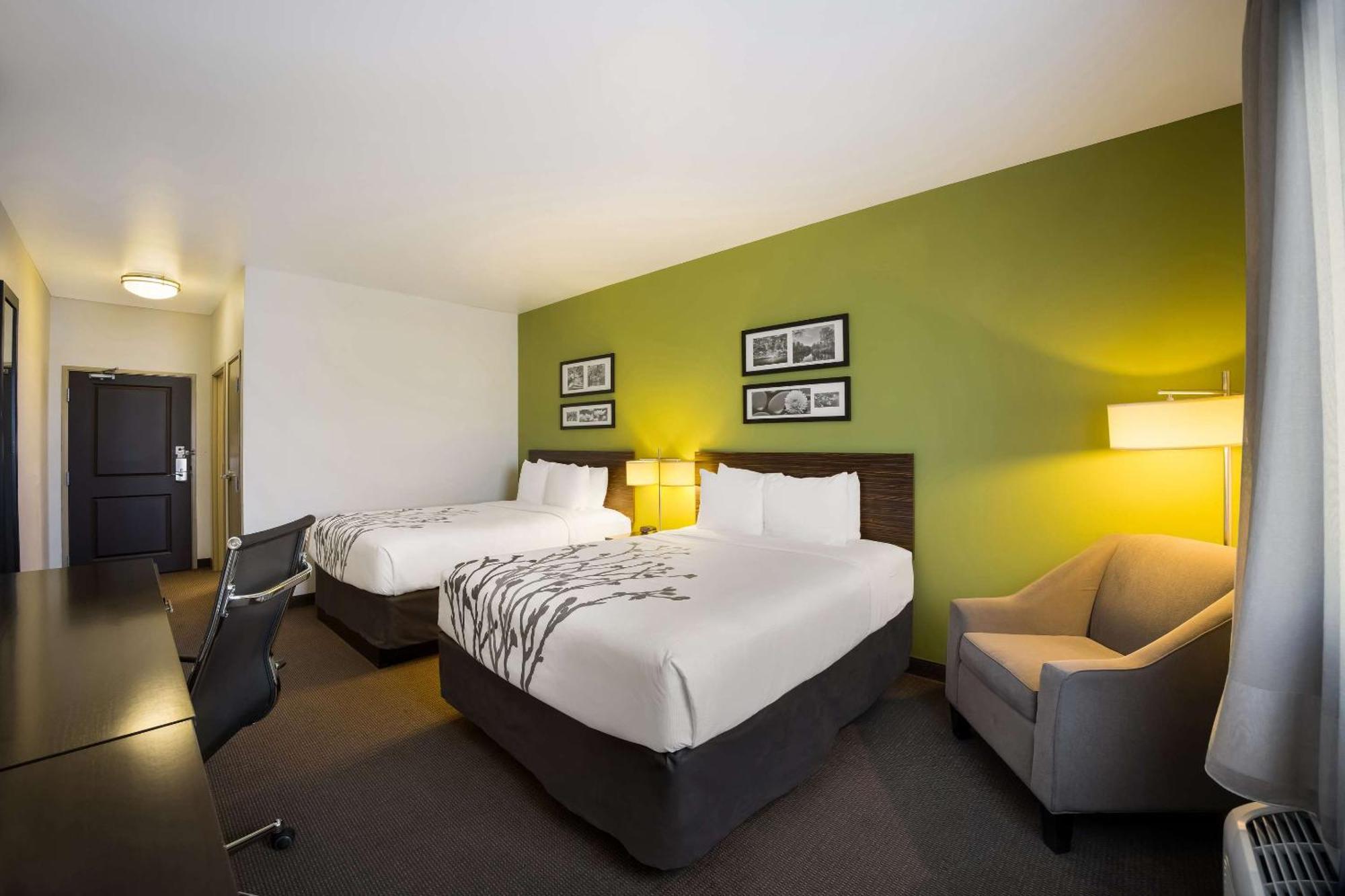 Sleep Inn & Suites Colby Bagian luar foto
