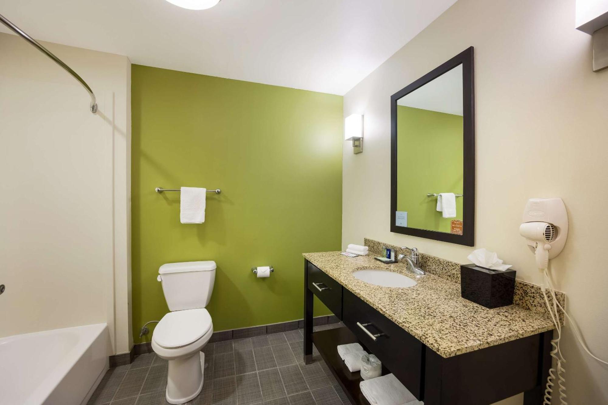 Sleep Inn & Suites Colby Bagian luar foto