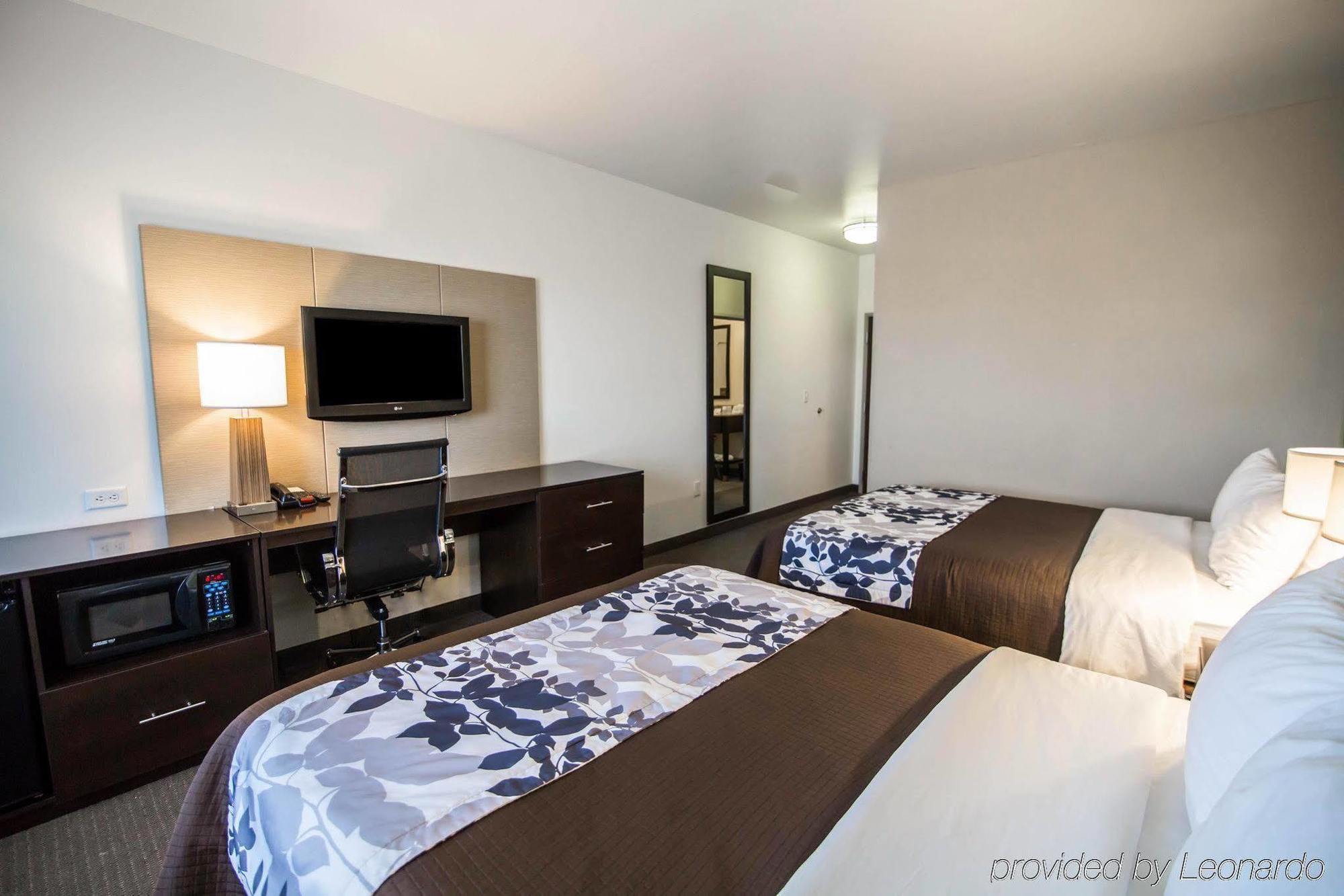Sleep Inn & Suites Colby Bagian luar foto