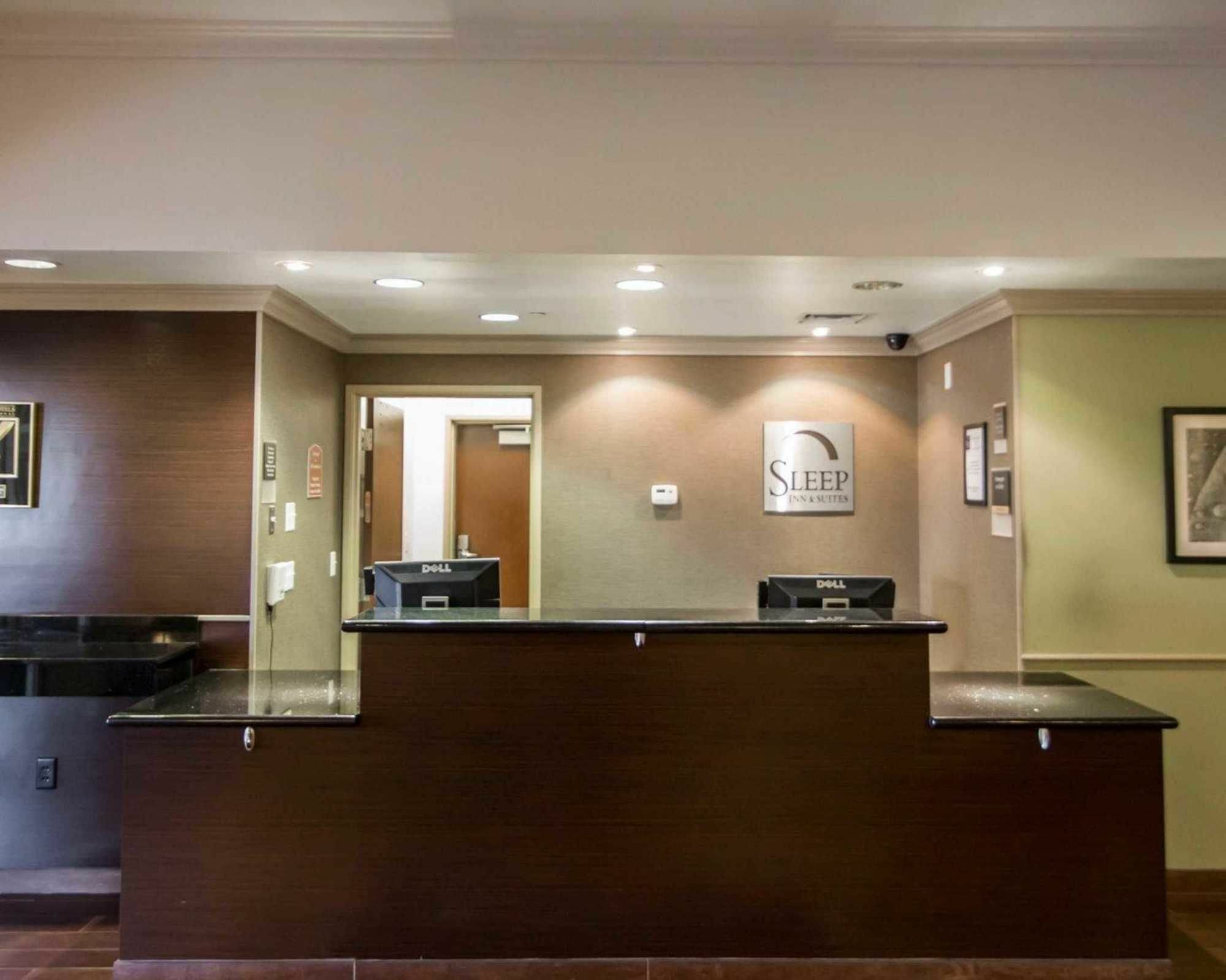 Sleep Inn & Suites Colby Bagian luar foto